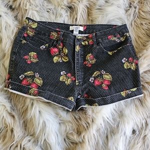 Strawberry Patch Shorts 🍓